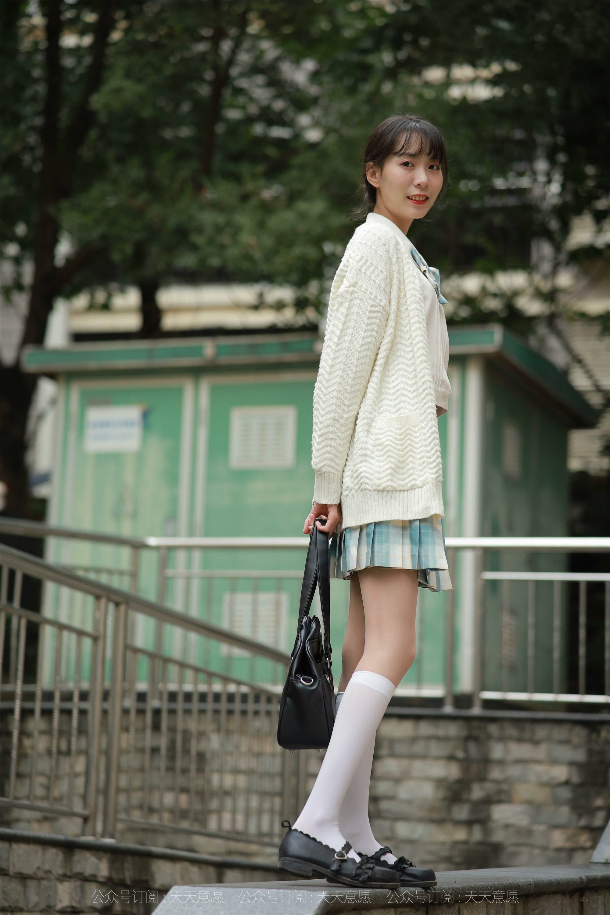 IESS异思趣向  2021.11.02 丝享家963：团团《长腿JK装》